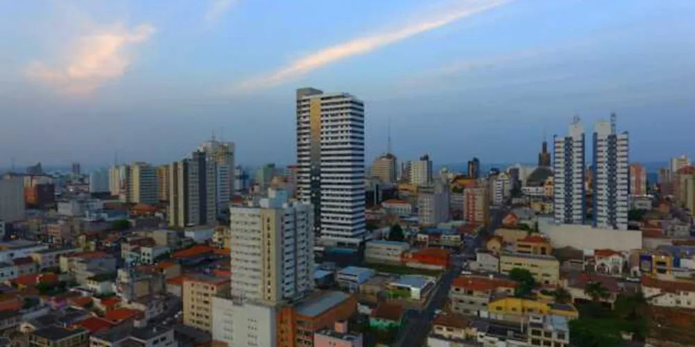 Município contabiliza 7.959 pessoas em isolamento domiciliar, enquanto a capital registra 7.319