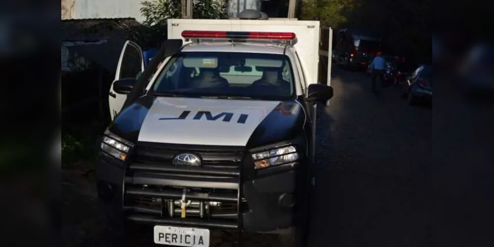 Vítima levou pelo menos dois tiros na cabeça, conforme análise feita no local do crime
