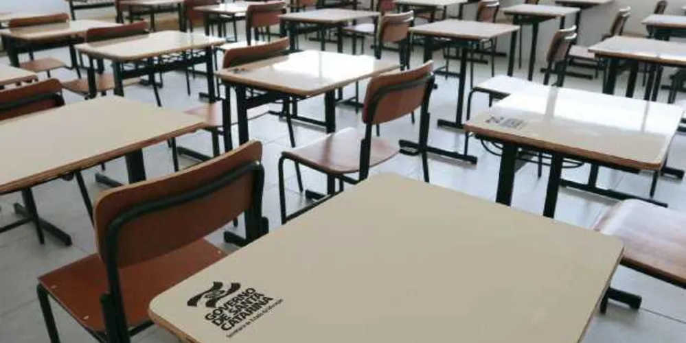 O exame é formado por quatro provas objetivas, por nível de ensino, contendo 30 questões de múltipla escolha cada uma e uma redação.