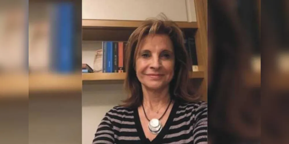 Rosana Justus Braga é Formada em Letras Português-Francês pela Universidade Católica do Paraná.