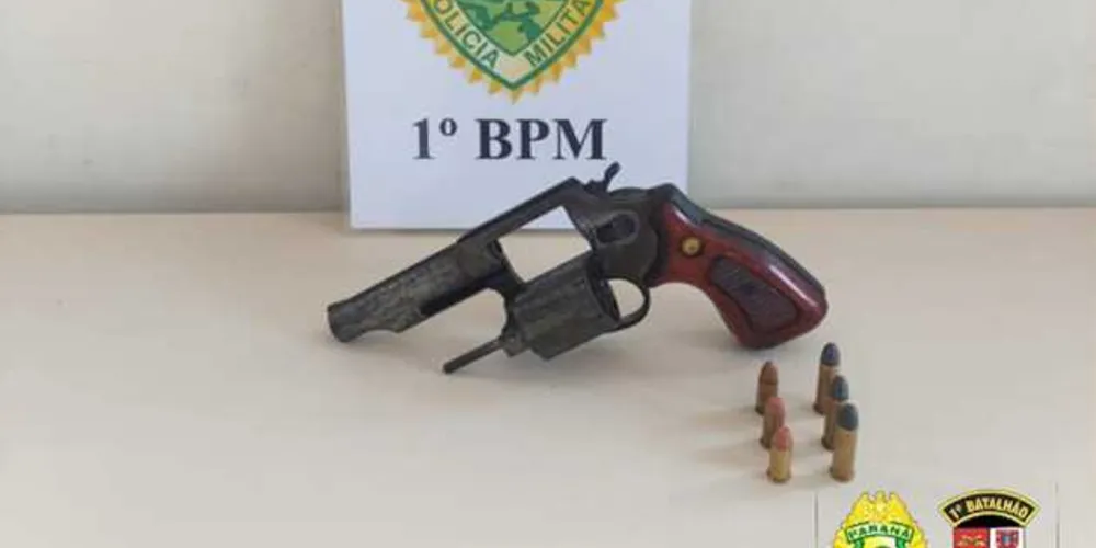 PM esteve no local e levou o revólver até a delegacia