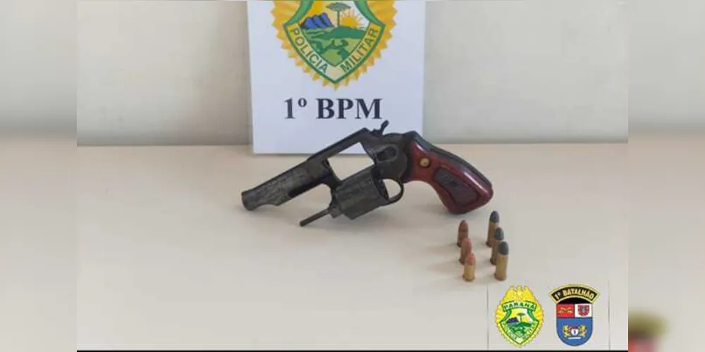 PM esteve no local e levou o revólver até a delegacia