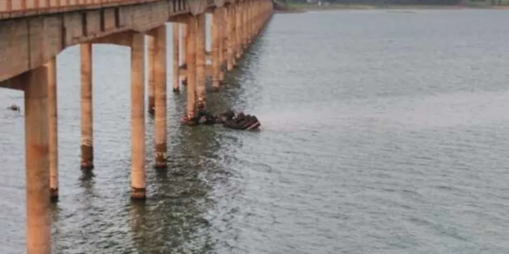 O corpo do motorista ainda não foi encontrado pelas autoridades