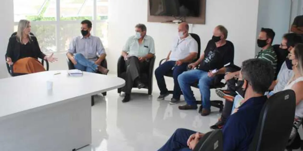 Reunião tratou sobre assuntos relevantes para o município. Secretários municipais e vereadores também estiveram presentes