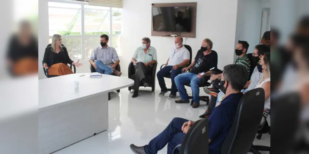 Reunião tratou sobre assuntos relevantes para o município. Secretários municipais e vereadores também estiveram presentes