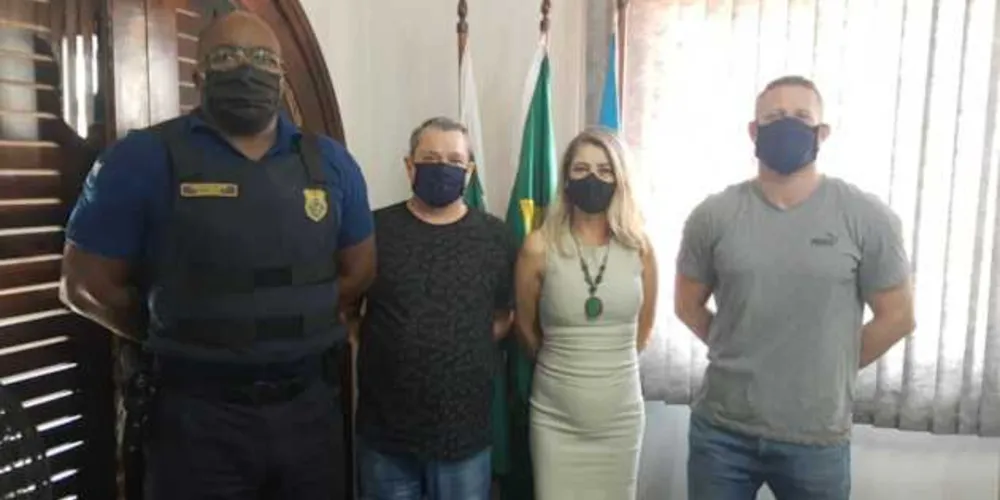 Imagem ilustrativa da imagem Tânia Sviercoski visita delegacia da Polícia Federal em PG