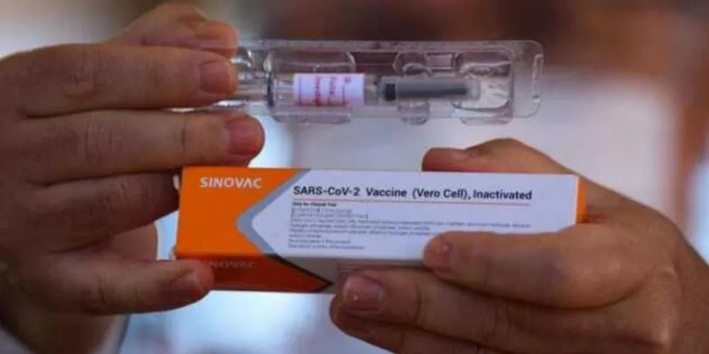 A aquisição de um medicamento sem registro ou autorização, acrescenta a agência reguladora, pode trazer riscos à saúde de quem toma a substância.