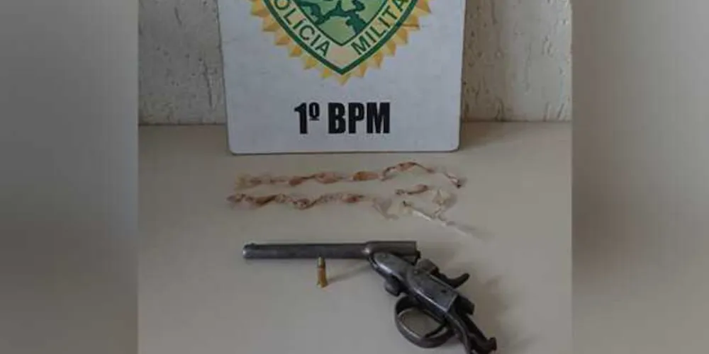Jovem portava arma e drogas e foi flagrado com motocicleta furtada em Piraí do Sul