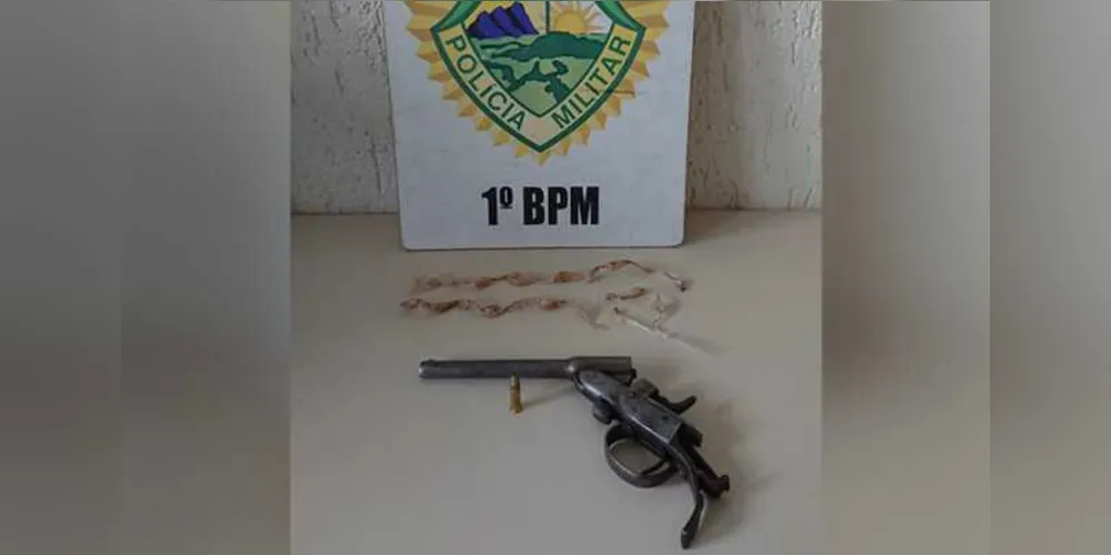 Jovem portava arma e drogas e foi flagrado com motocicleta furtada em Piraí do Sul