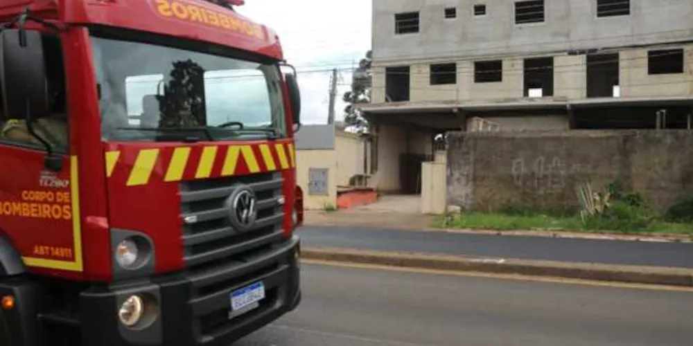 Vítima foi socorrida no local e levada até a Santa Casa de Misericórdia