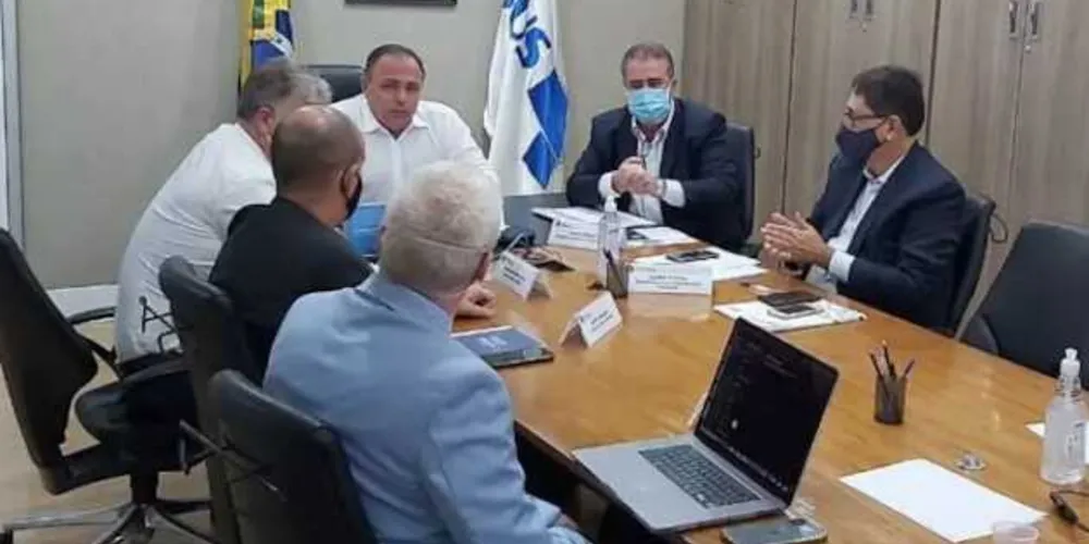 Ministro Eduardo Pazuello se reúne com mais de 130 prefeitos para discutir vacinação contra a Covid-19