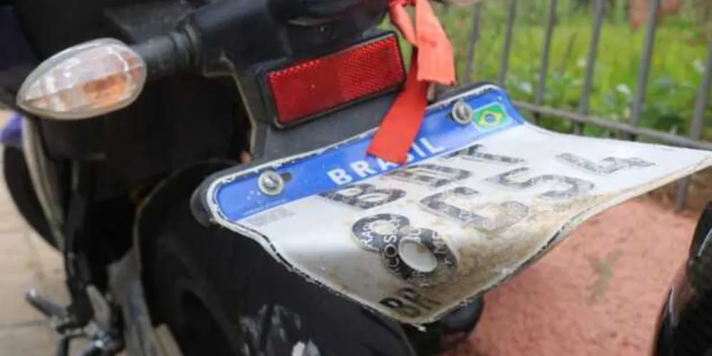 Imagem ilustrativa da imagem Acidente envolve carro e moto na Carlos Cavalcanti