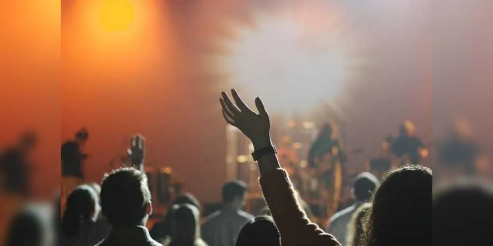 Os quatro organizadores da festa foram detidos pela PM e o evento foi encerrado