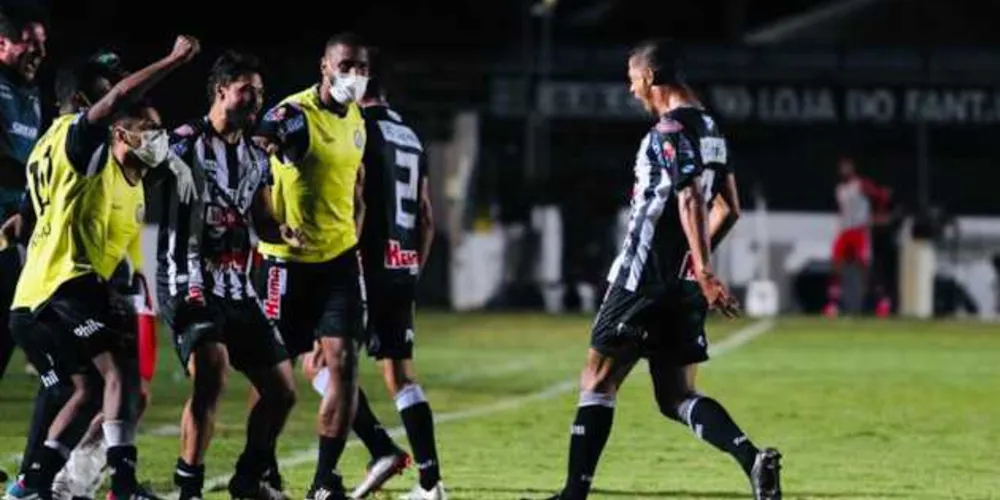 Fantasma ficou atrás do placar duas vezes, mas conseguiu a virada e está colado no G4