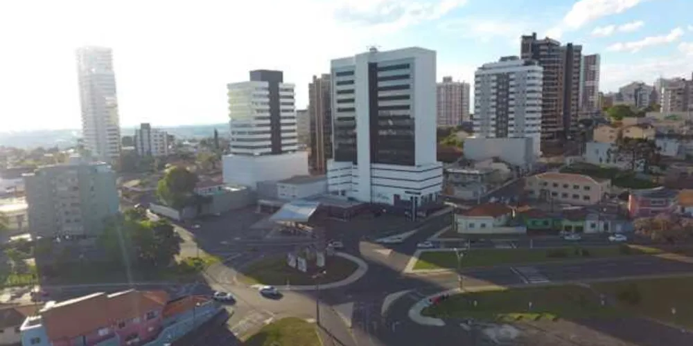 Do total de casos, cerca de 8 mil estão em isolamento e mais de 70 em leitos hospitalares