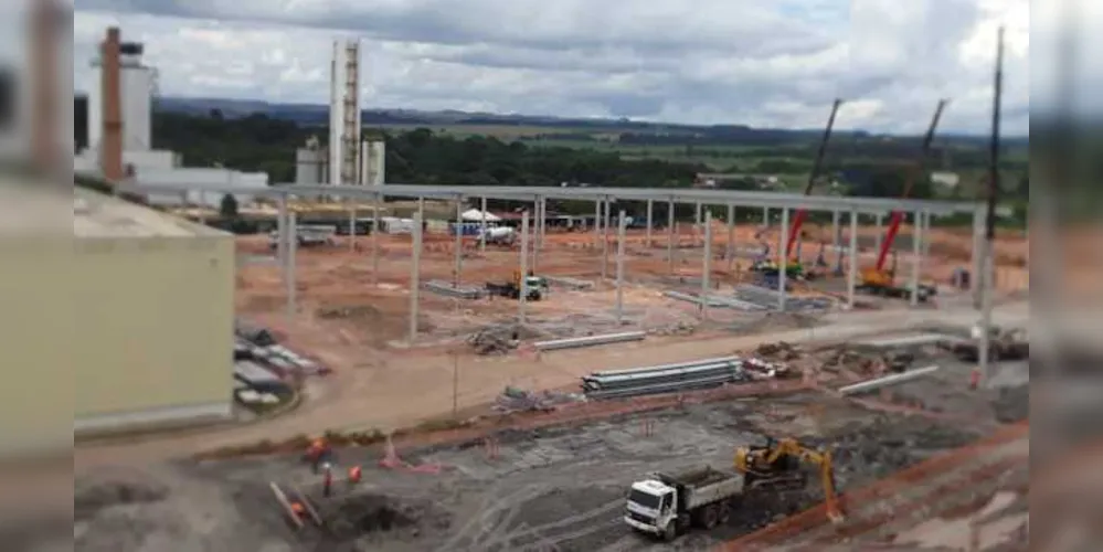Obras de construção civil avançam  junto à unidade fabril do município