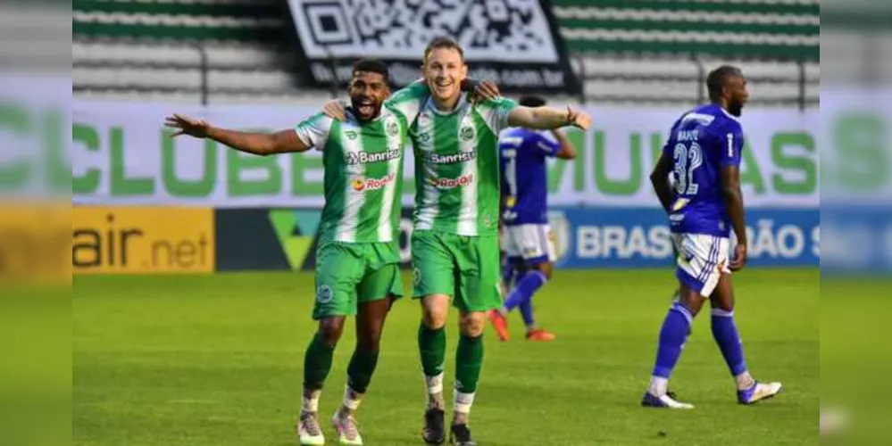 Vitória por 1 a 0 tira as chances da Raposa de subir para a Série A