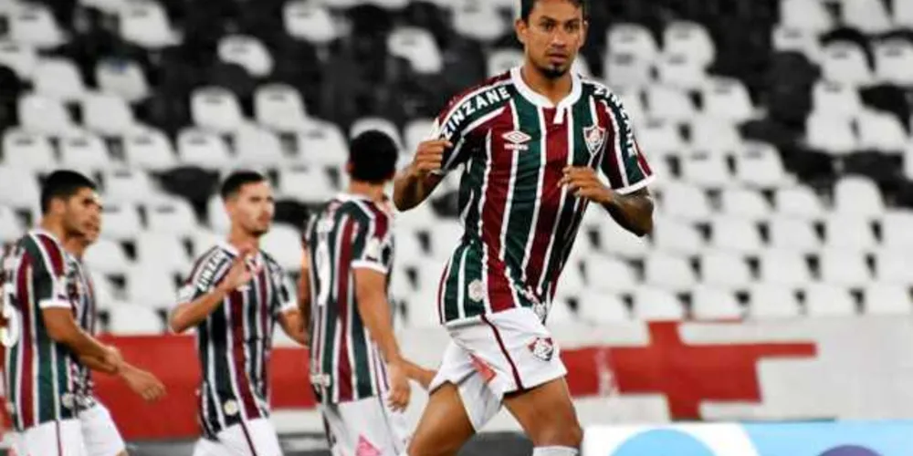 Tricolor carioca fica dois pontos atrás do Palmeiras, sexto colocado na tabela