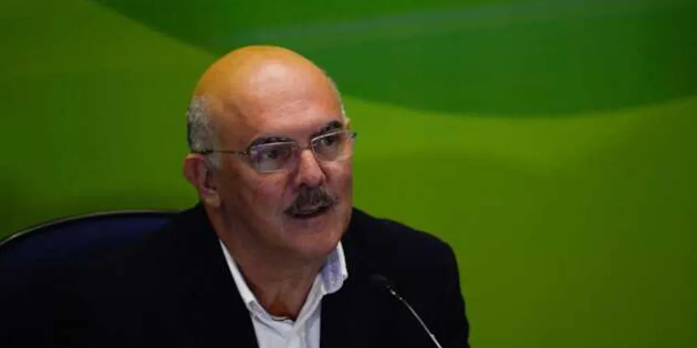 Do total de 5.523.029 inscritos para a versão impressa do Enem, que começou a ser aplicada ontem (17), 2.842.332 faltaram às provas.