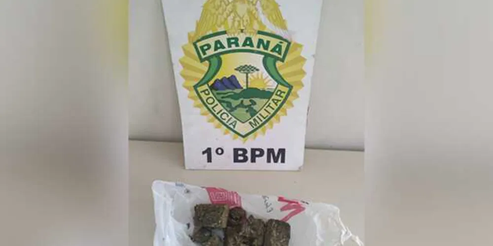 Quase 100 gramas de maconha foram apreendidos com adolescente