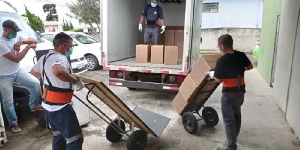 Nesta manhã, a 3ª Regional de Saúde recebeu novos lotes de luvas, máscaras, seringas e demais suprimentos