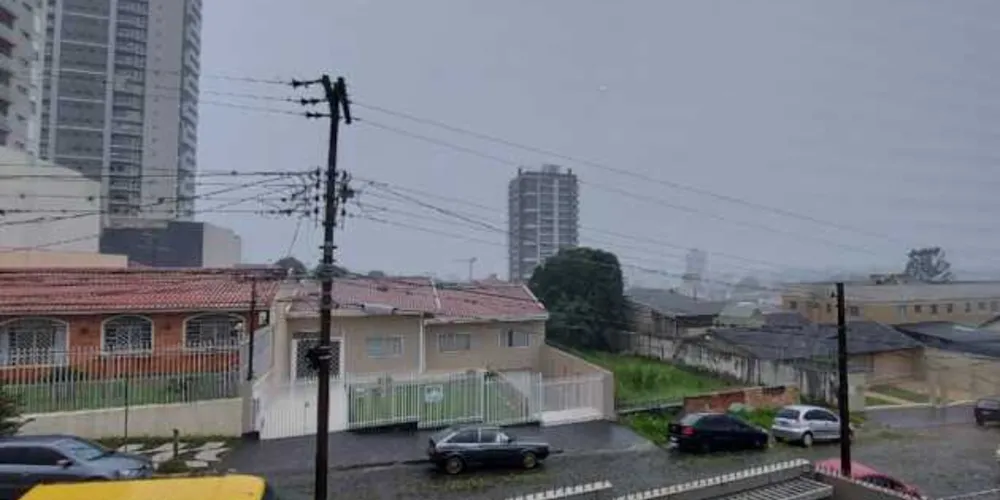 Cidade registrou 2,9 mm de chuva nesta tarde. As informações foram confirmadas pelo Simepar