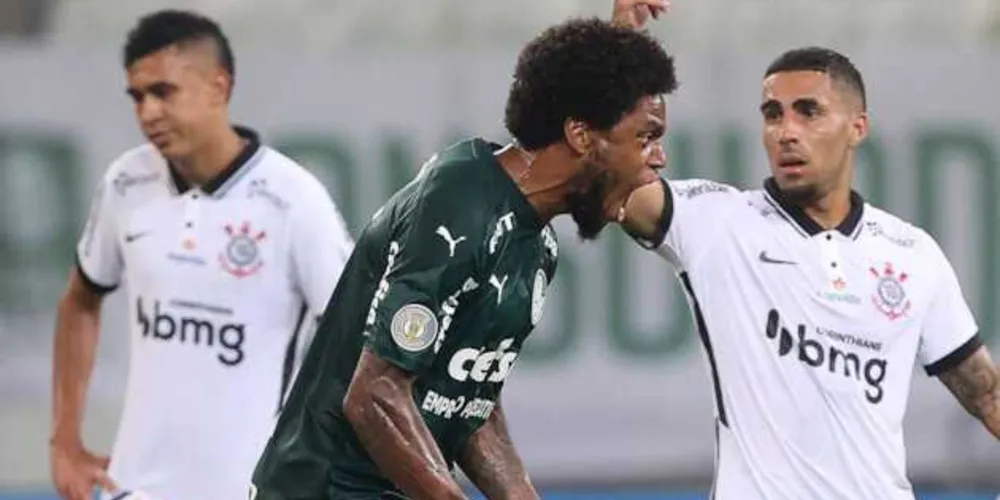 Em vitória tranquila, Palmeiras passeia contra rival e mantém vivo sonho do título