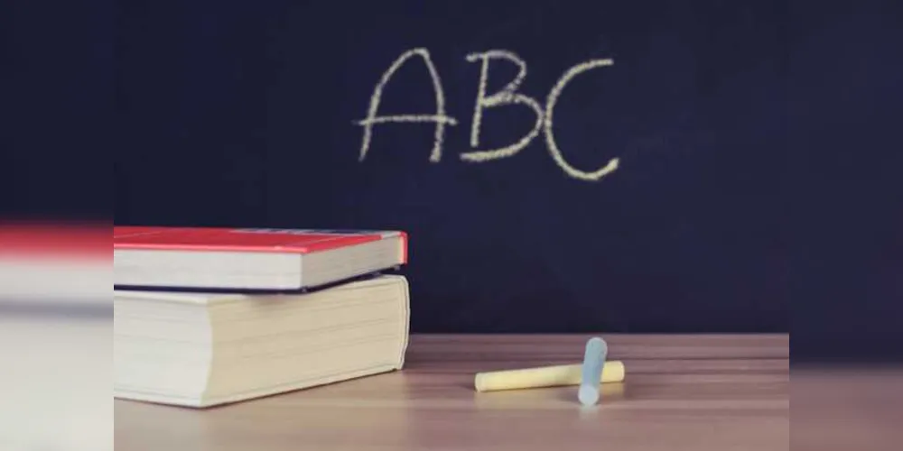O material das classes é composto por vídeos, tarefas de estudo e materiais de leitura, elaborados de acordo com os princípios da gamificação e dos recursos abertos. 