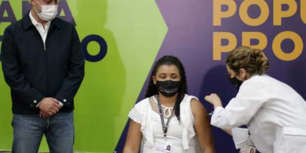 Imagem ilustrativa da imagem Paraná inicia oficialmente a vacinação contra a Covid