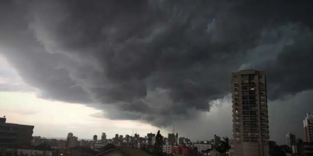 A chuva é volumosa principalmente nesta terça, quarta e quinta-feira, dias 19, 20 e 21 de janeiro. A partir do dia 22 o tempo ainda fica úmido, mas a chuva já diminui de volume.