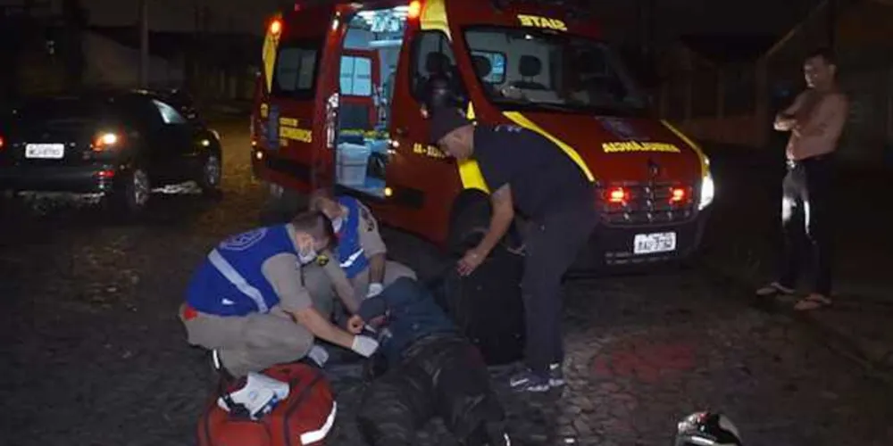 Motociclista foi levado ao PSM com suspeita de fratura no joelho e não corre risco de morrer