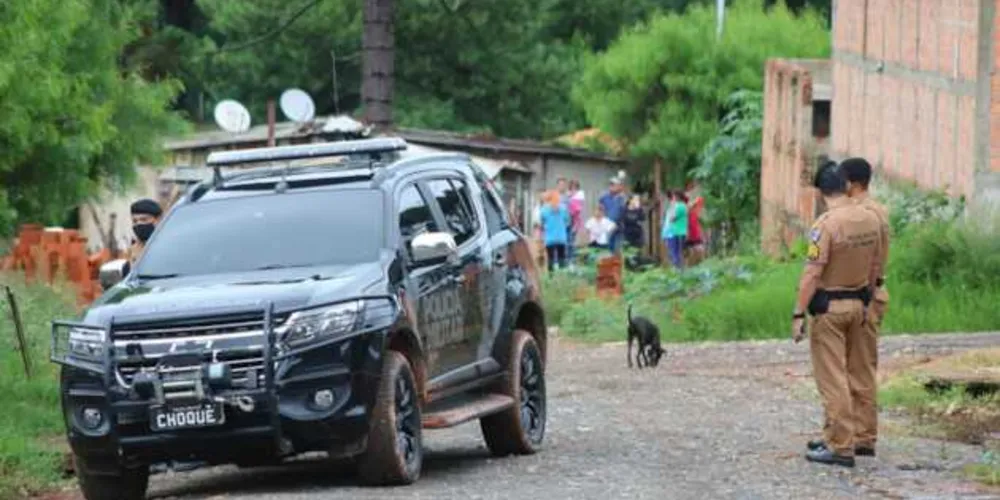 Imagem ilustrativa da imagem Troca de tiros com a PM deixa rapaz ferido em PG