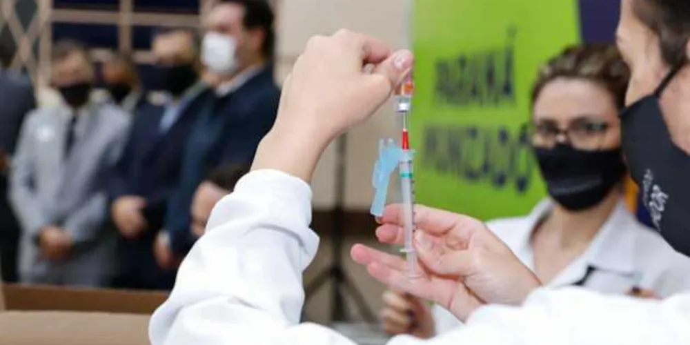 Com início da vacinação, polêmica tem ganho corpo nas discussões em redes sociais