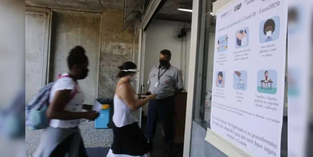 No segundo dia de aplicação da versão impressa do exame, os candidatos resolverão questões de matemática e de ciências da natureza. 