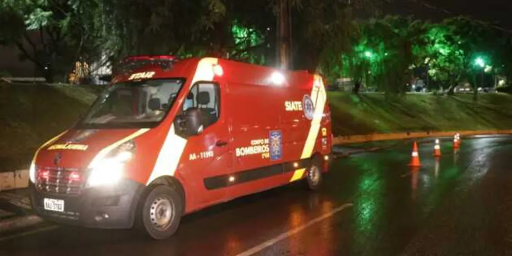 Vítima foi levada ao hospital com lesões no braço e está fora de risco