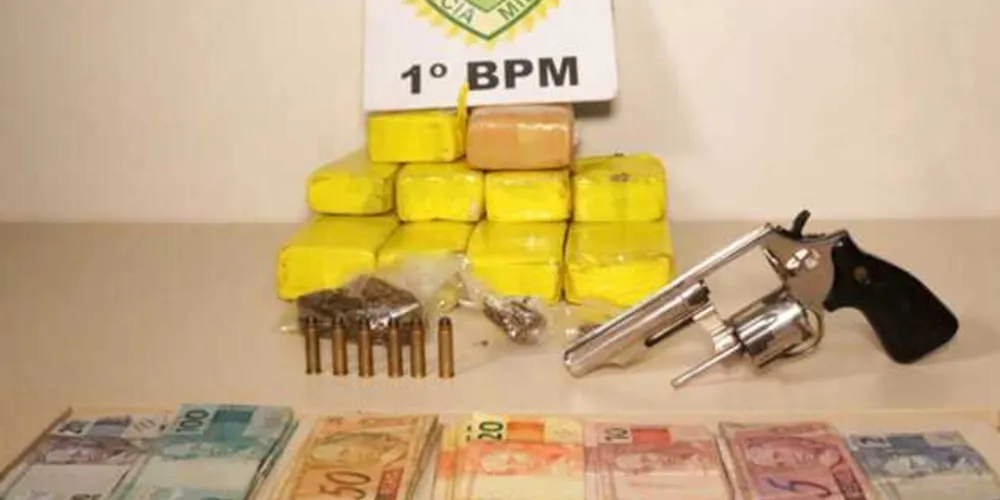 Apreensão de 3,3 quilos de maconha aconteceu na noite desta terça no bairro de Uvaranas