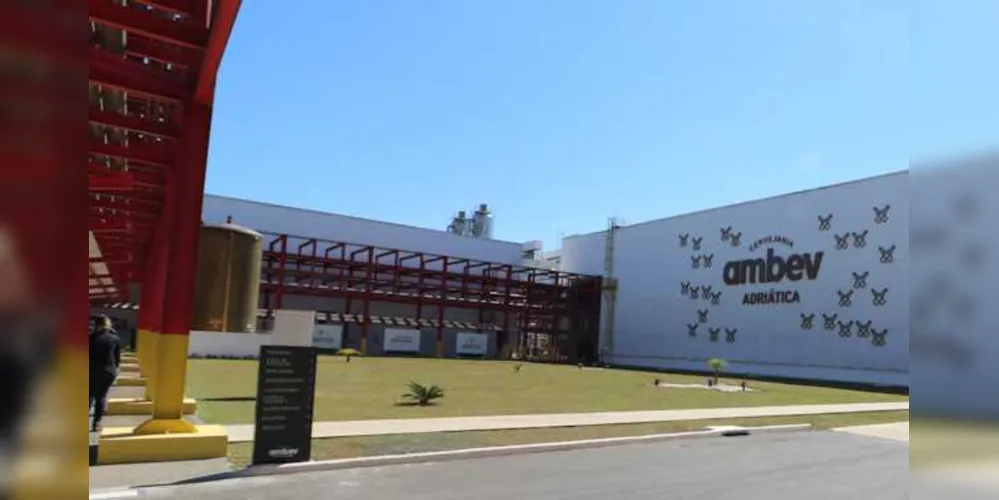 Com investimentos de R$ 385 milhões, Ambev amplia produção de cervejas puro malte no Paraná