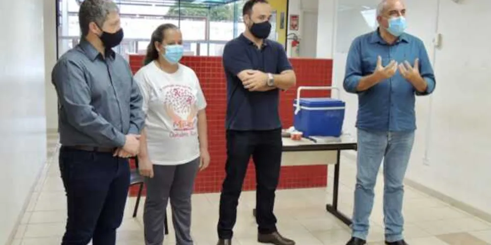 Lançamento simbólico da vacinação ocorreu no Centro Municipal de Imunização Dr. Elias Avais Netto, na tarde desta terça-feira (19)