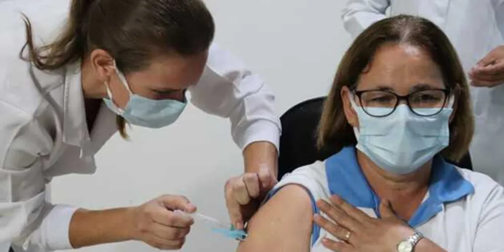 Imunização simbólica ocorreu nesta terça-feira (19)