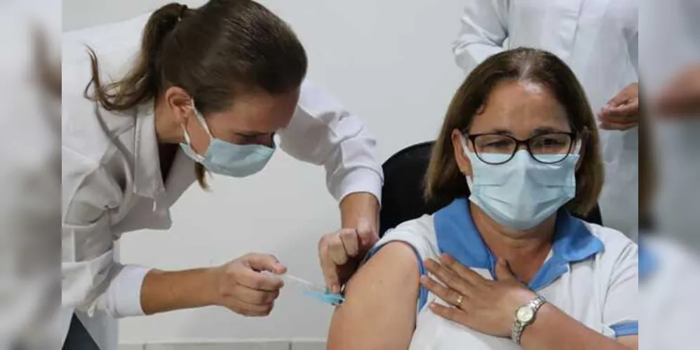 Imunização simbólica ocorreu nesta terça-feira (19)