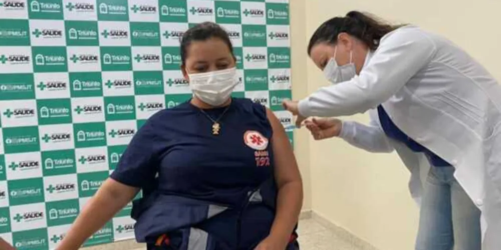 Imagem ilustrativa da imagem Equipes do Samu são vacinadas contra a covid-19