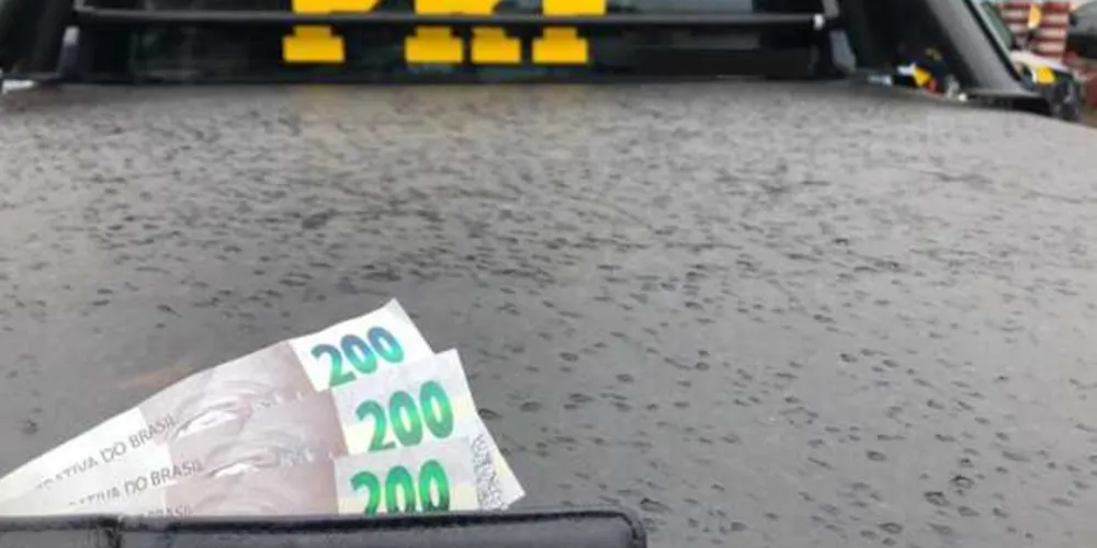 Abordagem policial ocorreu na tarde desta quarta-feira (20), na BR-376