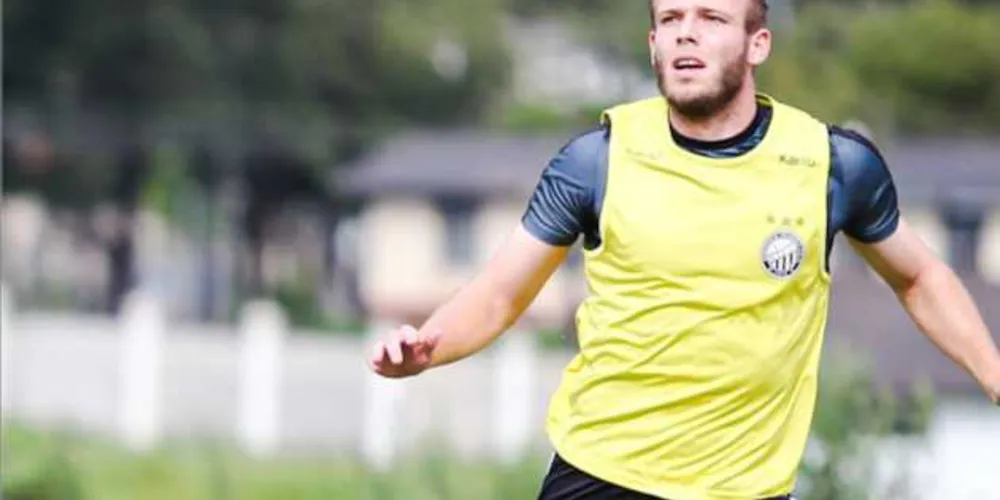 Zagueiro crê em time vivo na disputa por uma vaga na elite