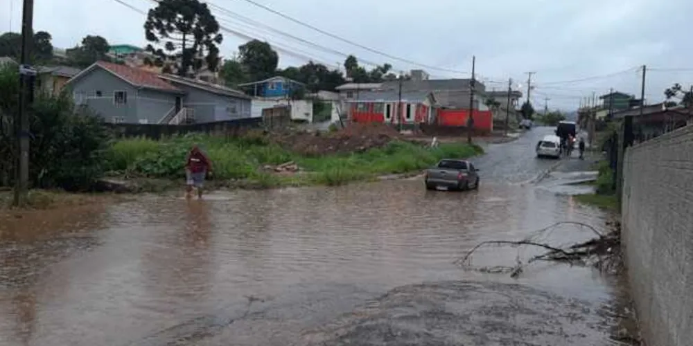 Transbordo arroio provocou problemas aos moradores da Rua Rebita