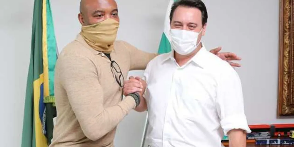 Imagem ilustrativa da imagem Ratinho Junior recebe Anderson Silva no Palácio do Iguaçu