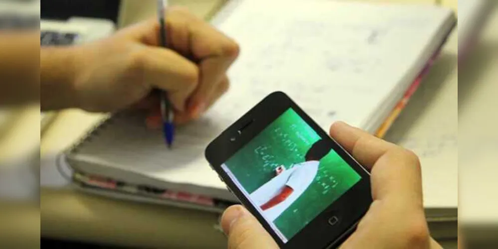 Os alunos do ensino fundamental são os mais afetados de acordo com o estudo. Juntos, os anos iniciais e os anos finais somam mais 4,35 milhões de estudantes sem acesso à internet.