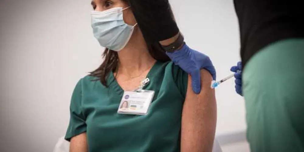 Os primeiros lotes de vacinas para países pobres devem ser entregues pela Covax em fevereiro, disseram autoridades da OMS nesta semana.