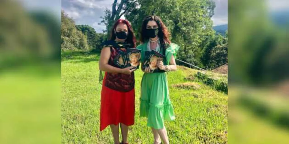 DESTAQUE - As escritoras Ana Maria Camargo e Renata Regis Florisbelo lançaram no último sábado (16), na Universidade da Ciência Espiritual, em Campo Largo, o livro “Vilma Chiara - paixão viva”. A obra homenageia a renomada antropóloga de carreira internacional Vilma Chiara, falecida em 2020. O livro foi produzido em cinco meses e conta com textos inéditos de autoria da Vilma, homenagens dos amigos e desenhos desenvolvidos por índios nas tribos nas quais a antropóloga atuou na década de 60