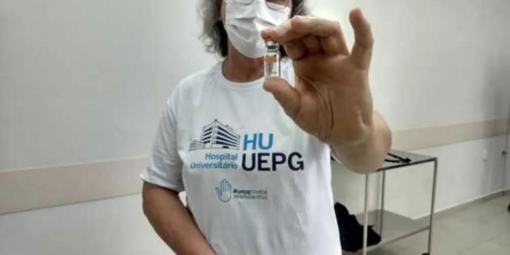 Em PG, a primeira vacinada foi a enfermeira Teresinha