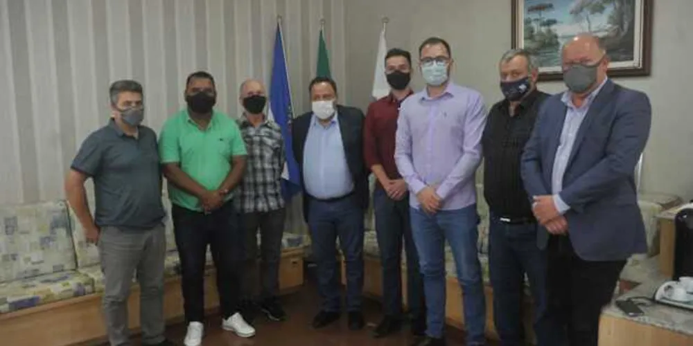 Imagem ilustrativa da imagem Deputado estadual Hussein Bakri visita a Câmara de PG